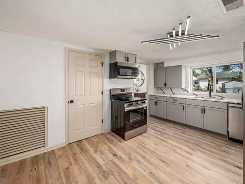 Kitchen - 963 Erickson Ave, Columbus, OH 43227 photo 1 of 4