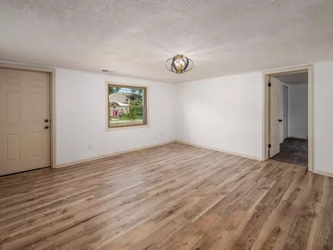 Living - 963 Erickson Ave, Columbus, OH 43227 photo 11 of 13