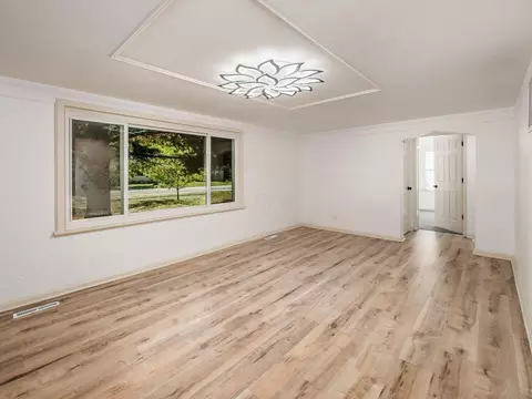Living - 963 Erickson Ave, Columbus, OH 43227 photo 2 of 13