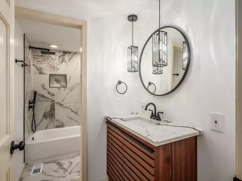 Bath - 963 Erickson Ave, Columbus, OH 43227 photo 1 of 3