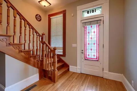 Entry Way - 1019 S Limestone St, Springfield, OH 45505 photo 5 of 10