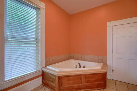 Bath - 1019 S Limestone St, Springfield, OH 45505 photo 6 of 6