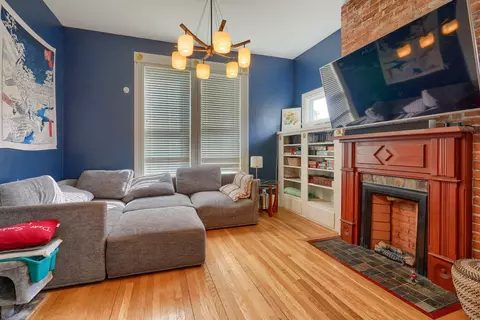 Living - 1019 S Limestone St, Springfield, OH 45505 photo 2 of 5
