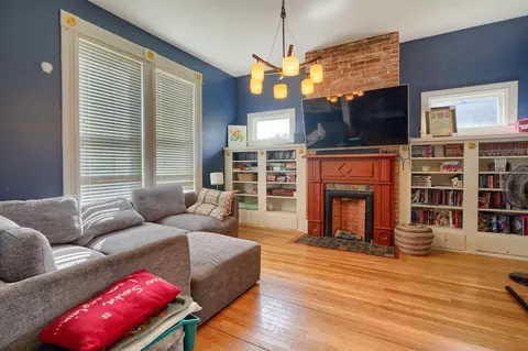 Living - 1019 S Limestone St, Springfield, OH 45505 photo 1 of 5