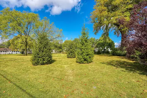 Exterior - 1019 S Limestone St, Springfield, OH 45505 photo 3 of 12