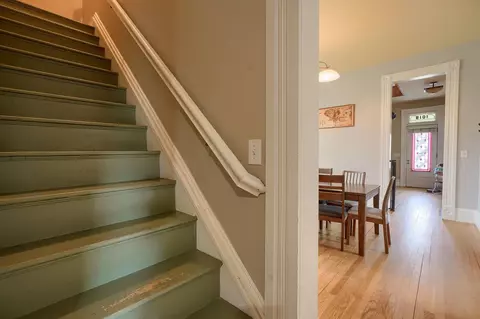 Entry Way - 1019 S Limestone St, Springfield, OH 45505 photo 4 of 10