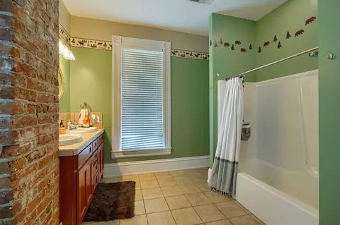 Bath - 1019 S Limestone St, Springfield, OH 45505 photo 2 of 6