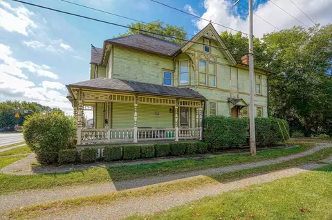 Exterior - 1019 S Limestone St, Springfield, OH 45505 photo 2 of 12