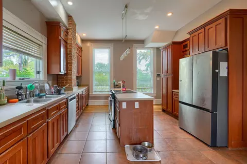 Kitchen - 1019 S Limestone St, Springfield, OH 45505 photo 2 of 5