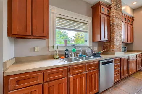 Kitchen - 1019 S Limestone St, Springfield, OH 45505 photo 3 of 5
