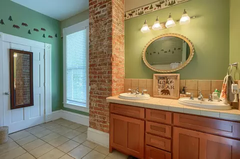 Bath - 1019 S Limestone St, Springfield, OH 45505 photo 4 of 6