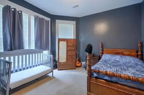 Bedroom - 1019 S Limestone St, Springfield, OH 45505 photo 5 of 6