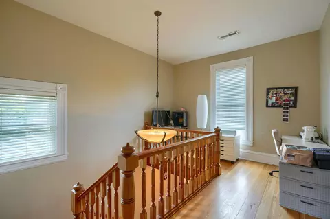 Entry Way - 1019 S Limestone St, Springfield, OH 45505 photo 8 of 10