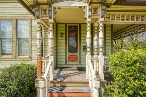 Exterior - 1019 S Limestone St, Springfield, OH 45505 photo 8 of 12