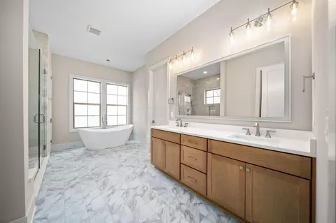 Bath - 7029 Snowdrop Ct, Dublin, OH 43016 photo 2 of 8