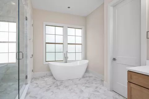 Bath - 7029 Snowdrop Ct, Dublin, OH 43016 photo 3 of 8