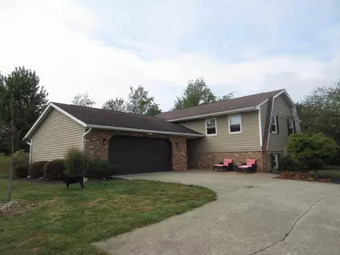 1906 Seminary Rd, Heath, OH 43056