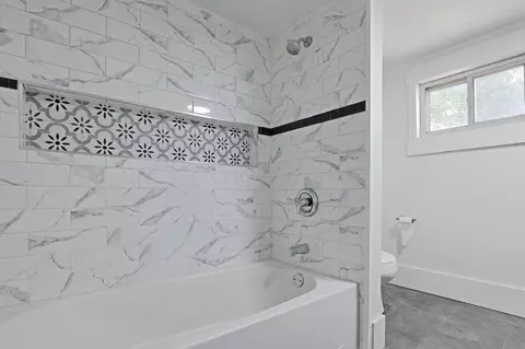 Bath - 523 Thompson St, Marion, OH 43302 photo 2 of 2