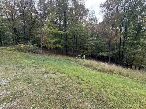 288 Walnut Dr, Logan, OH 43138 photo 2
