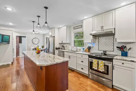 3177 Shoreline Dr, Lewis Center, OH 43035