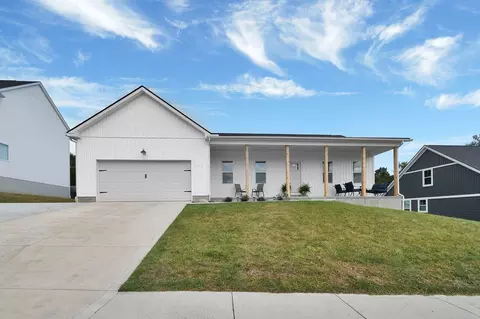 2128 Ava Ln, Newark, OH 43055