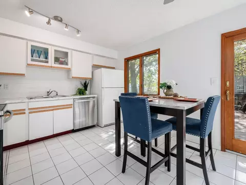 Kitchen - 1949 Hamrock Dr, Powell, OH 43065 photo 2 of 5