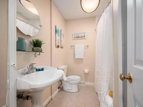 Bath - 1949 Hamrock Dr, Powell, OH 43065 photo 2 of 2