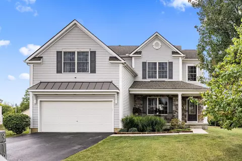 3182 Weeping Spruce Dr, Grove City, OH 43123