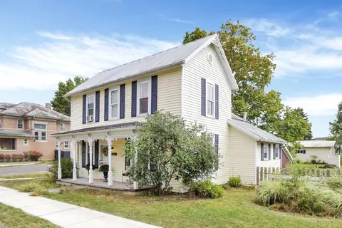304 E Columbus St, Pleasantville, OH 43148