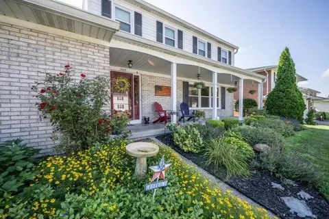 Exterior - 2540 Rebecca Dr, Springfield, OH 45503 photo 2 of 9
