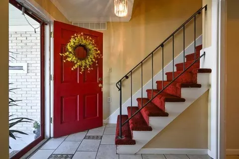 Entry Way - 2540 Rebecca Dr, Springfield, OH 45503 photo 1 of 2