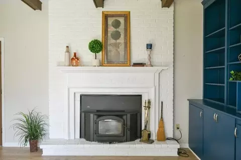 Living - 2540 Rebecca Dr, Springfield, OH 45503 photo 6 of 6