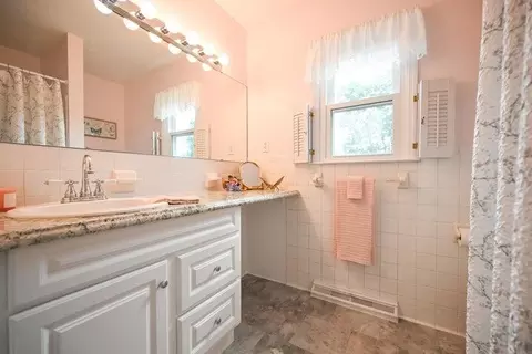 Bath - 2540 Rebecca Dr, Springfield, OH 45503 photo 4 of 4