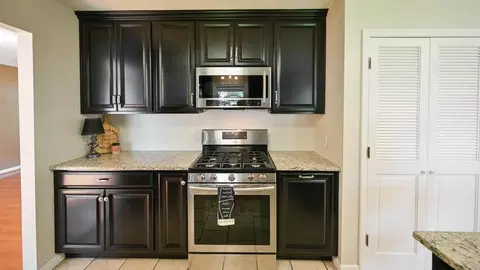 Kitchen - 2540 Rebecca Dr, Springfield, OH 45503 photo 5 of 7
