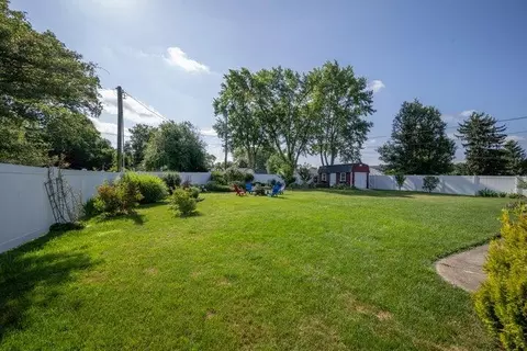Exterior - 2540 Rebecca Dr, Springfield, OH 45503 photo 6 of 9