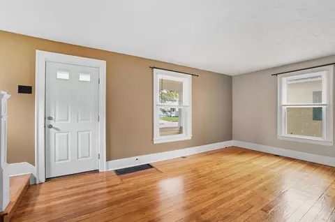 Living - 127 Bellevue Ave, Springfield, OH 45503 photo 1 of 6