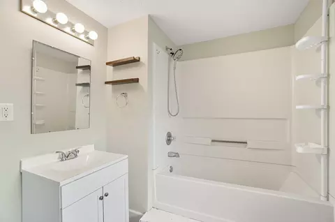 Bath - 127 Bellevue Ave, Springfield, OH 45503 photo 1 of 2