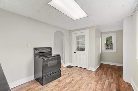 Entry Way - 127 Bellevue Ave, Springfield, OH 45503 photo 1 of 2