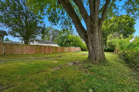 Exterior - 127 Bellevue Ave, Springfield, OH 45503 photo 7 of 8