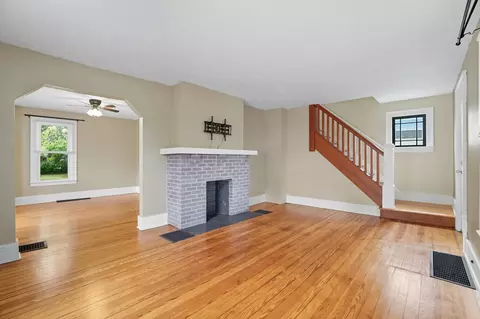 Living - 127 Bellevue Ave, Springfield, OH 45503 photo 3 of 6