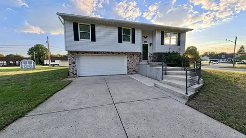 1518 Constitution Ct, Newark, OH 43055