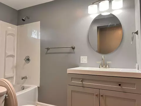 Bath - 1015 Hillcrest Ave, Springfield, OH 45504 photo 1 of 7