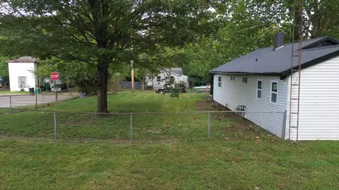 Exterior - 1015 Hillcrest Ave, Springfield, OH 45504 photo 4 of 7