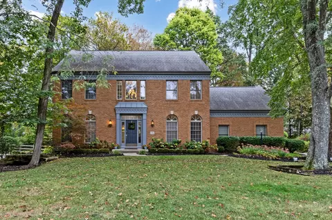 1346 Harrison Pond Dr, New Albany, OH 43054