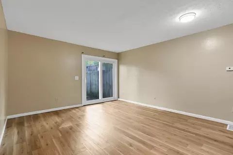 Living - 387 Shell Ct E, Columbus, OH 43213 photo 1 of 4
