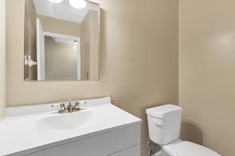Bath - 387 Shell Ct E, Columbus, OH 43213 photo 1 of 4
