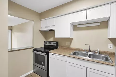 Kitchen - 387 Shell Ct E, Columbus, OH 43213 photo 1 of 3