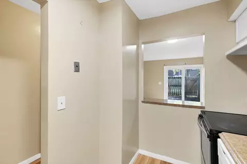 Entry Way - 387 Shell Ct E, Columbus, OH 43213 photo 3 of 3