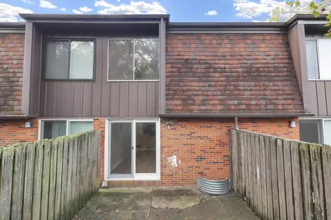 Exterior - 387 Shell Ct E, Columbus, OH 43213 photo 3 of 6