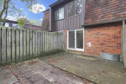 Exterior - 387 Shell Ct E, Columbus, OH 43213 photo 4 of 6